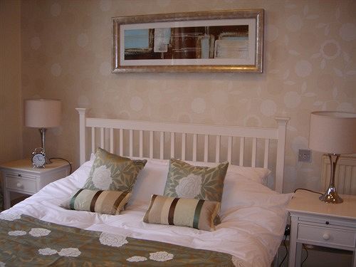 Bed and Breakfast The Red Lion Лакок Экстерьер фото